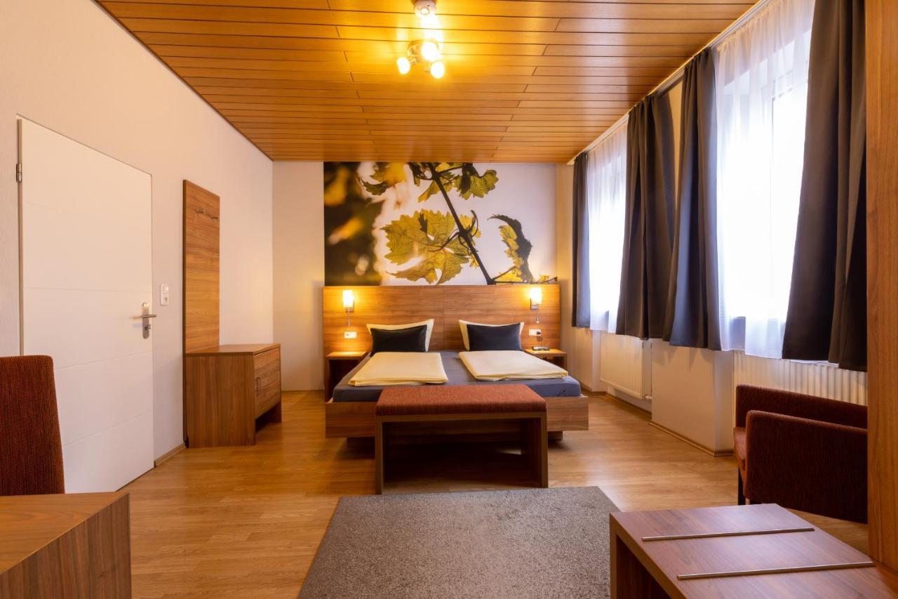 Zur Lindenau Hotel ฮูเดสไฮม์ แอม ไฮน์ ภายนอก รูปภาพ