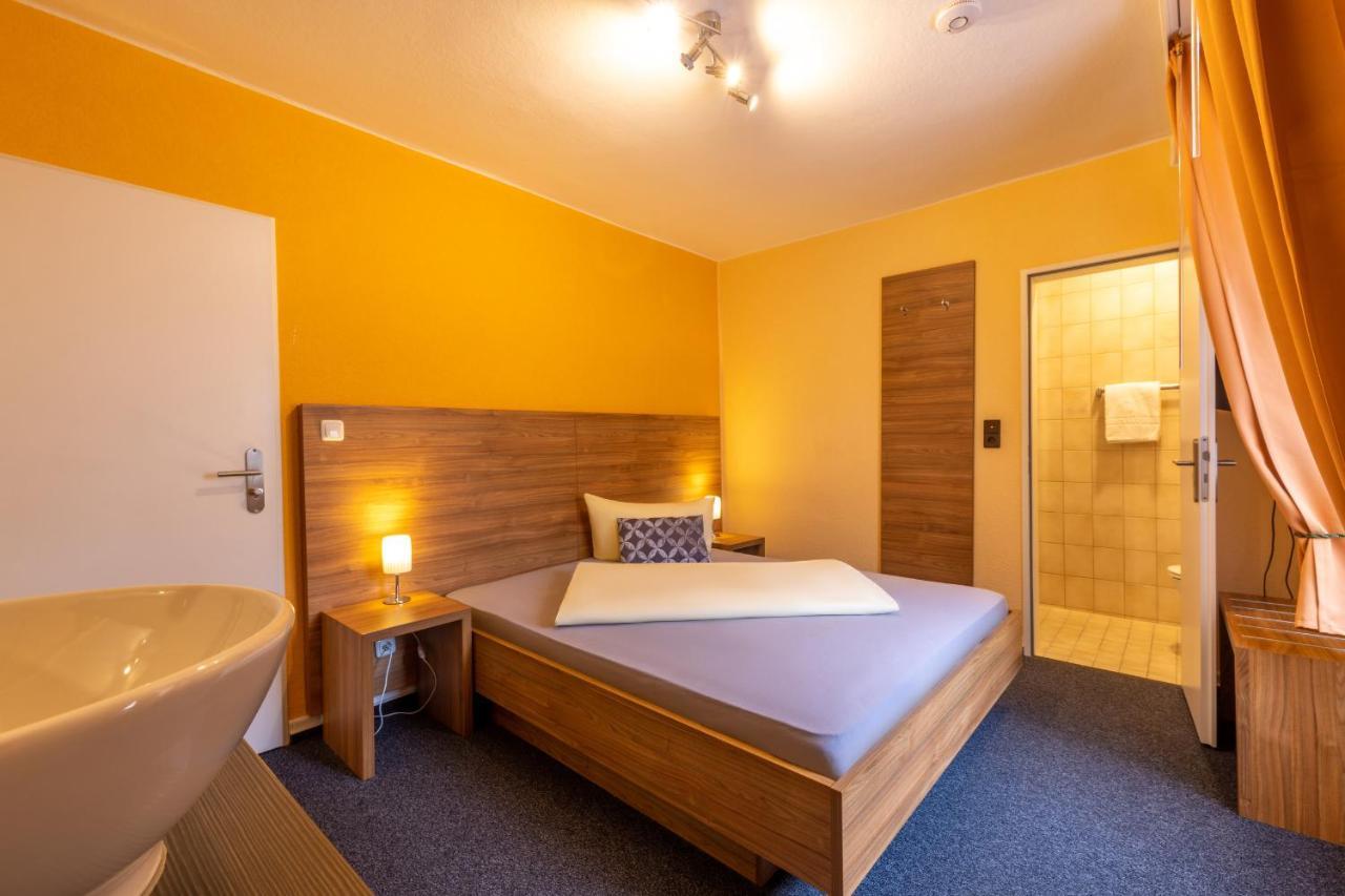 Zur Lindenau Hotel ฮูเดสไฮม์ แอม ไฮน์ ภายนอก รูปภาพ