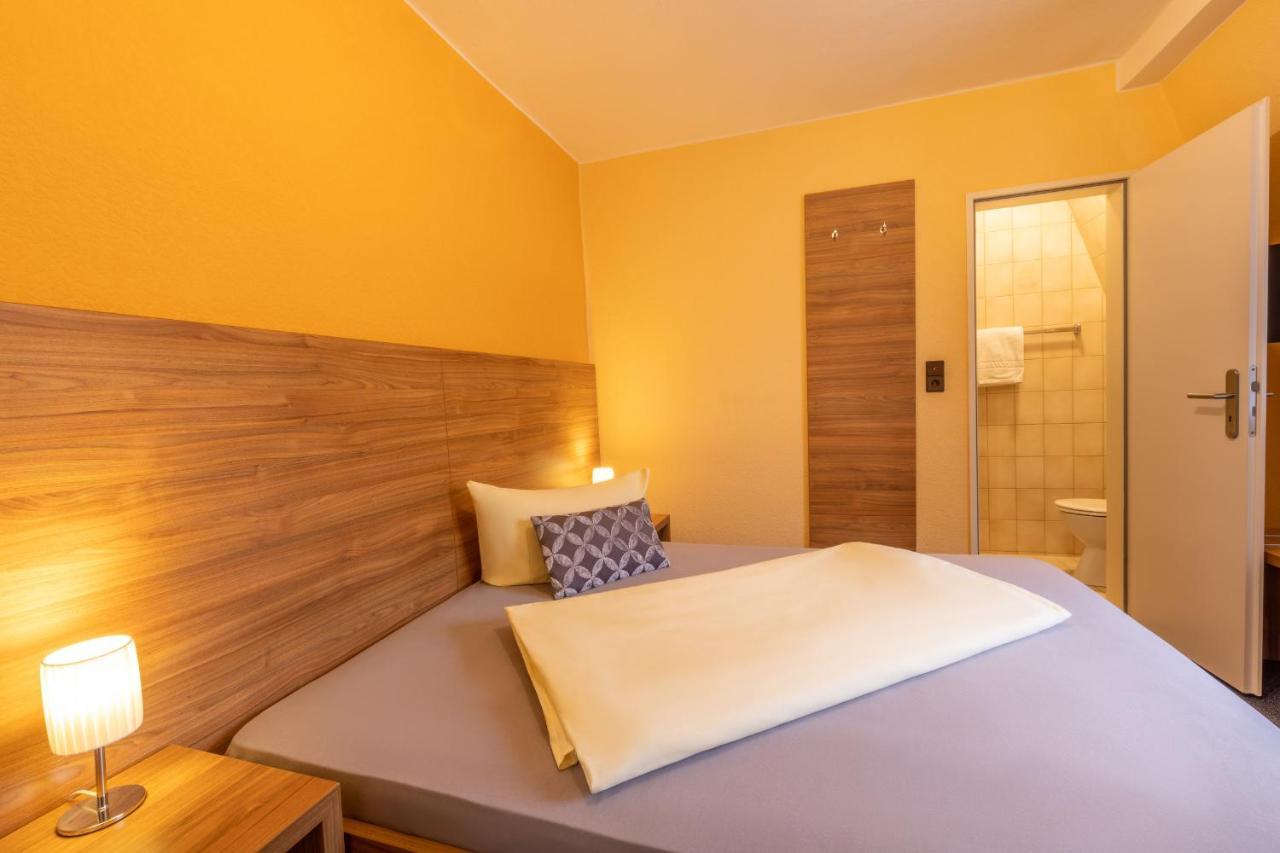 Zur Lindenau Hotel ฮูเดสไฮม์ แอม ไฮน์ ภายนอก รูปภาพ