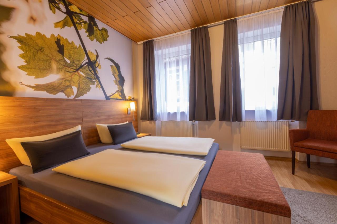 Zur Lindenau Hotel ฮูเดสไฮม์ แอม ไฮน์ ภายนอก รูปภาพ