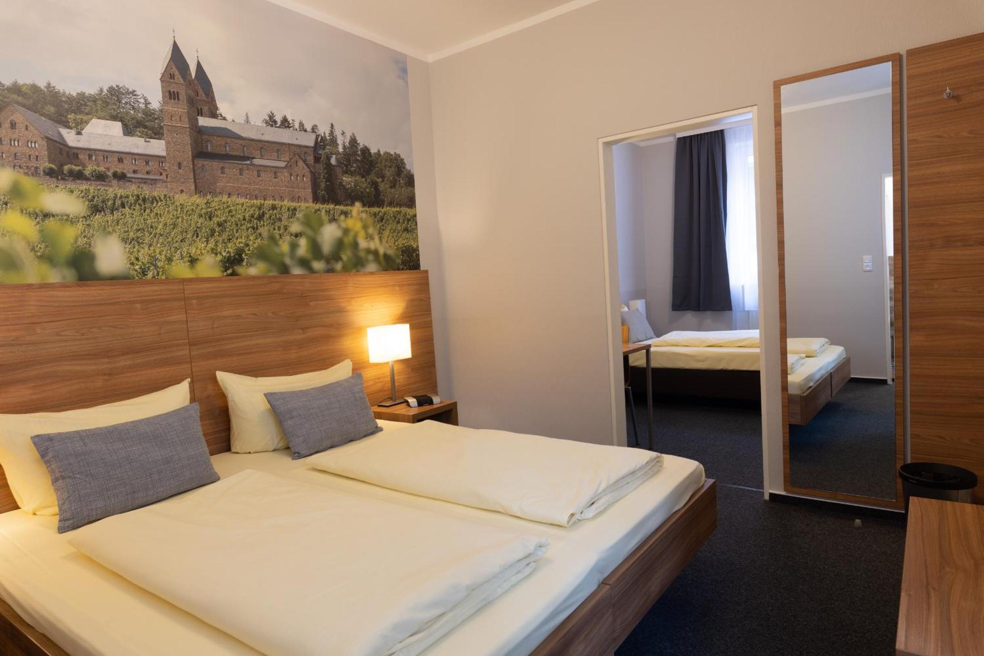 Zur Lindenau Hotel ฮูเดสไฮม์ แอม ไฮน์ ภายนอก รูปภาพ