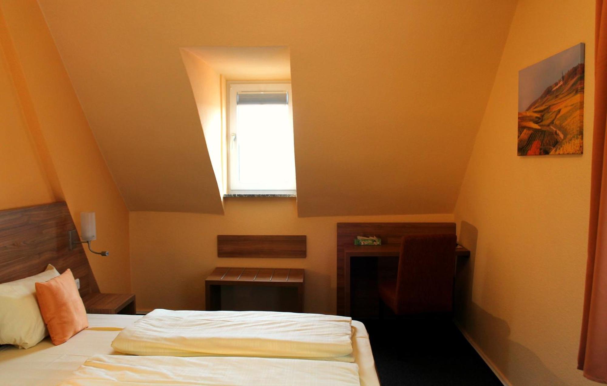 Zur Lindenau Hotel ฮูเดสไฮม์ แอม ไฮน์ ห้อง รูปภาพ