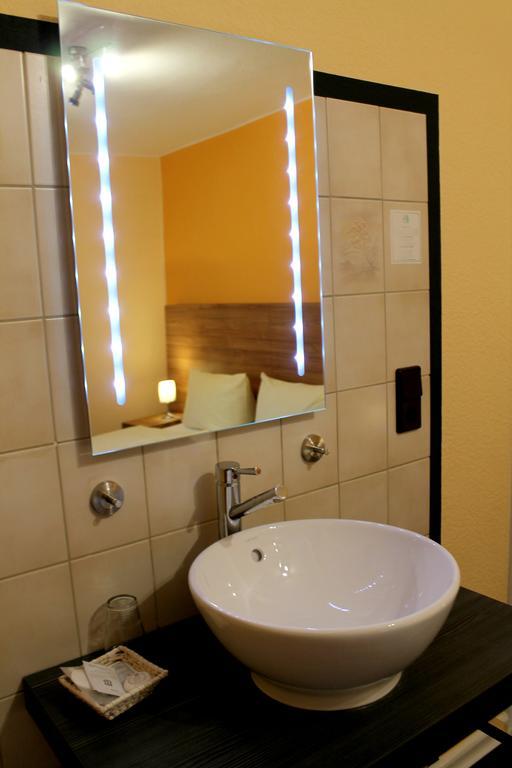 Zur Lindenau Hotel ฮูเดสไฮม์ แอม ไฮน์ ภายนอก รูปภาพ