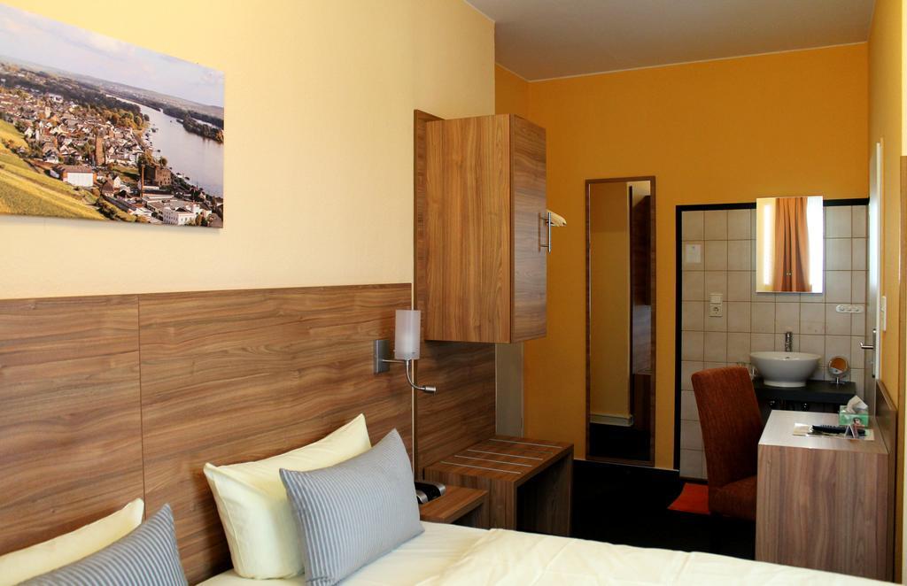 Zur Lindenau Hotel ฮูเดสไฮม์ แอม ไฮน์ ภายนอก รูปภาพ