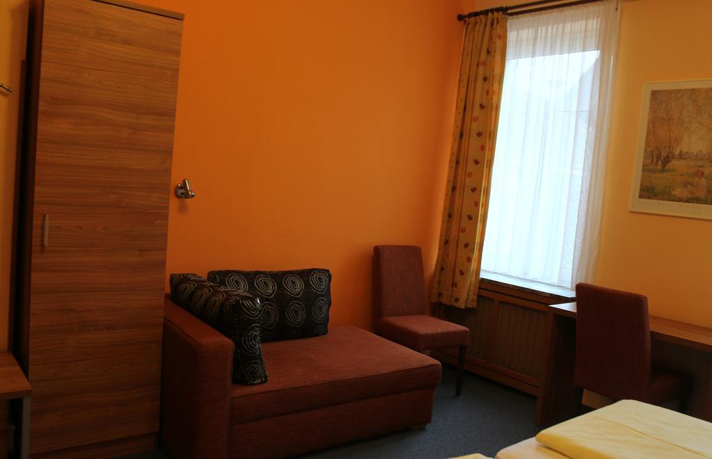 Zur Lindenau Hotel ฮูเดสไฮม์ แอม ไฮน์ ภายนอก รูปภาพ