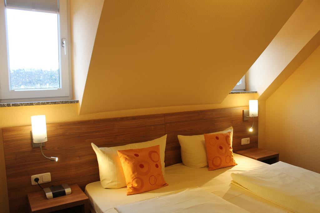 Zur Lindenau Hotel ฮูเดสไฮม์ แอม ไฮน์ ภายนอก รูปภาพ
