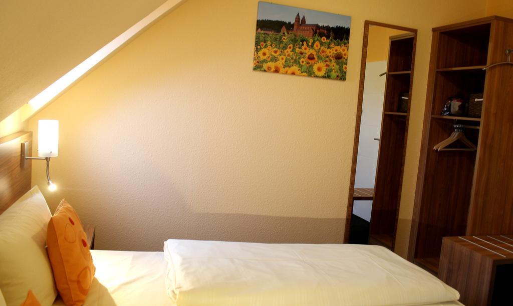 Zur Lindenau Hotel ฮูเดสไฮม์ แอม ไฮน์ ภายนอก รูปภาพ
